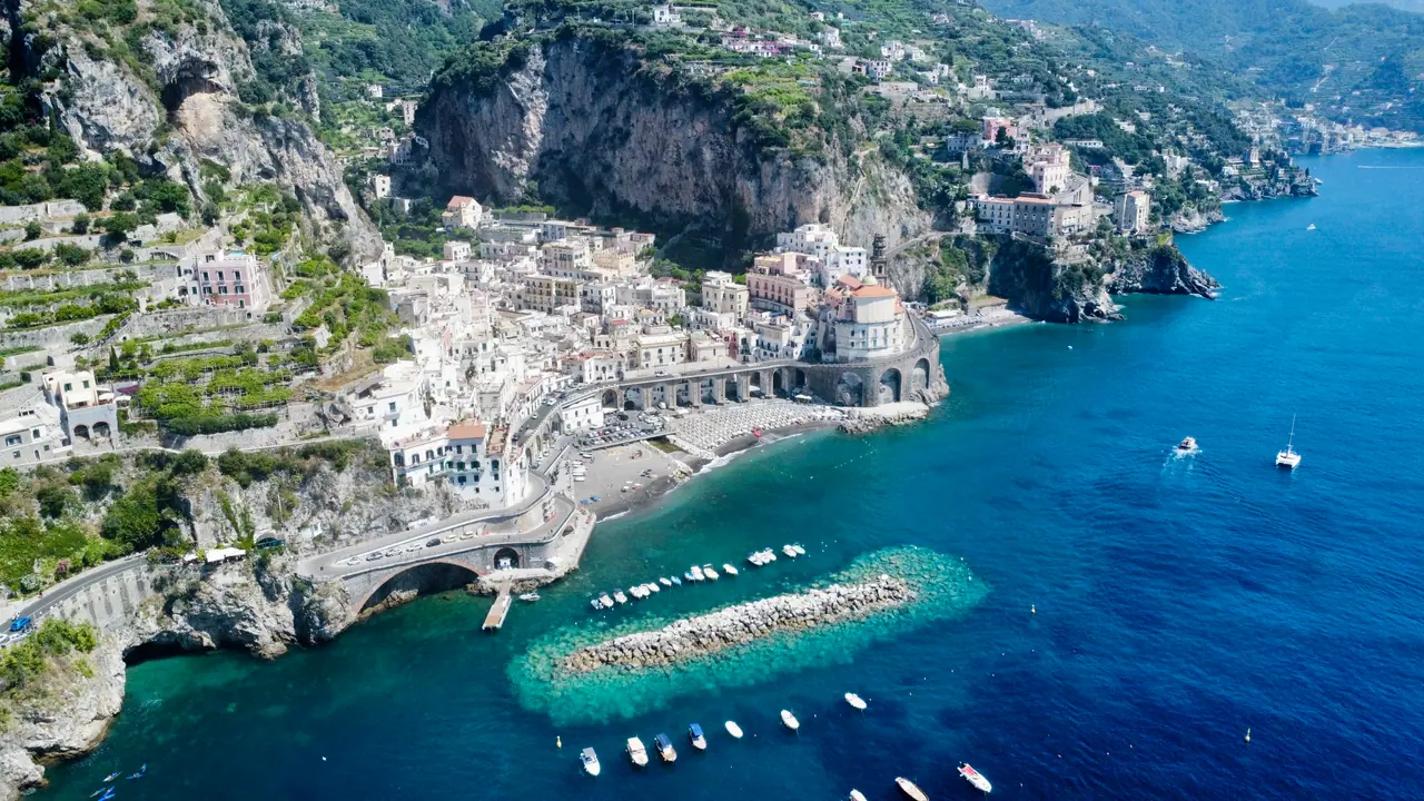 Zastávka v Amalfi: Koupání na slavné pláži – fotka 2