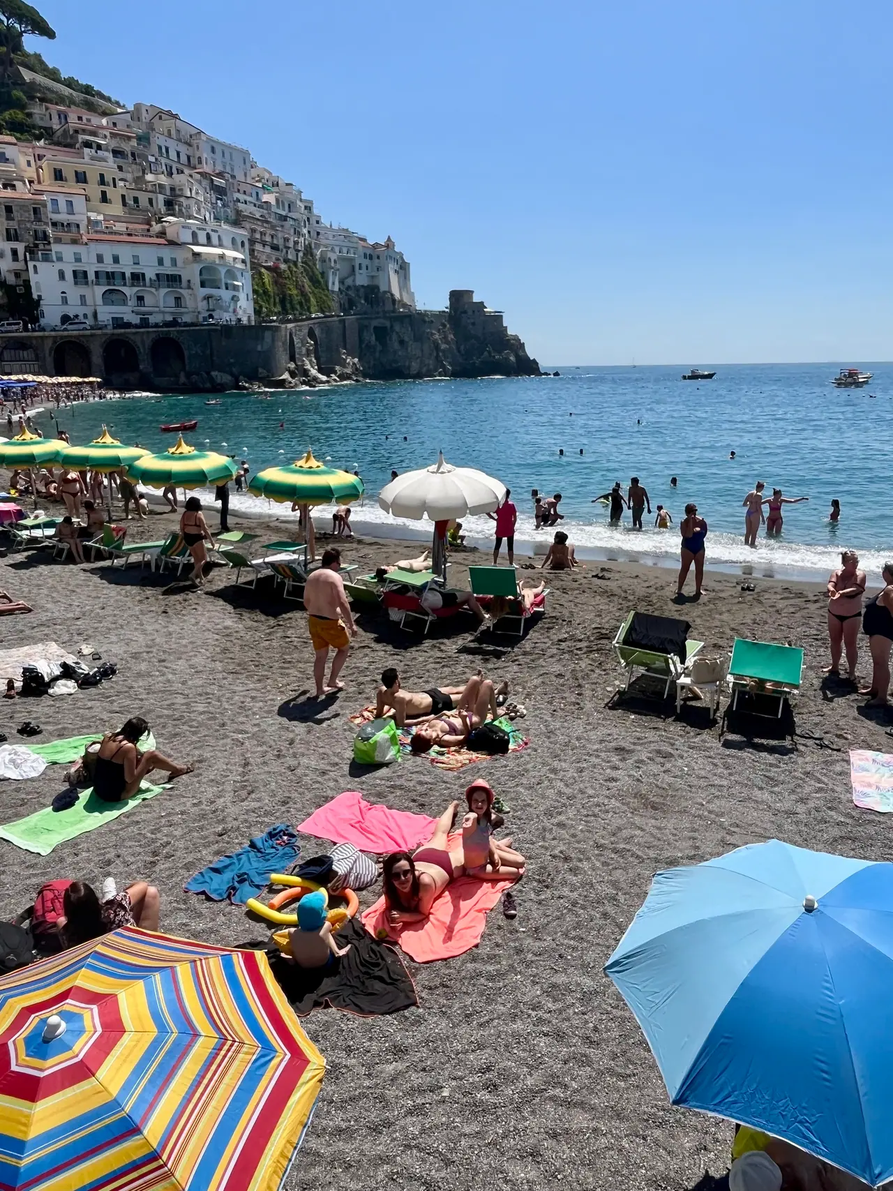 Zastávka v Amalfi: Koupání na slavné pláži – fotka 7