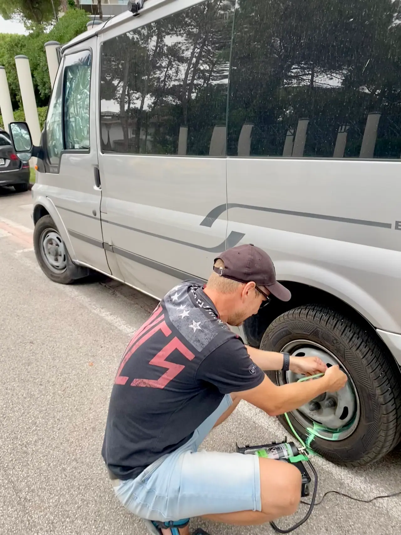 Utržená sandála a prázdné kolo – znamení k odjezdu? – fotka 2