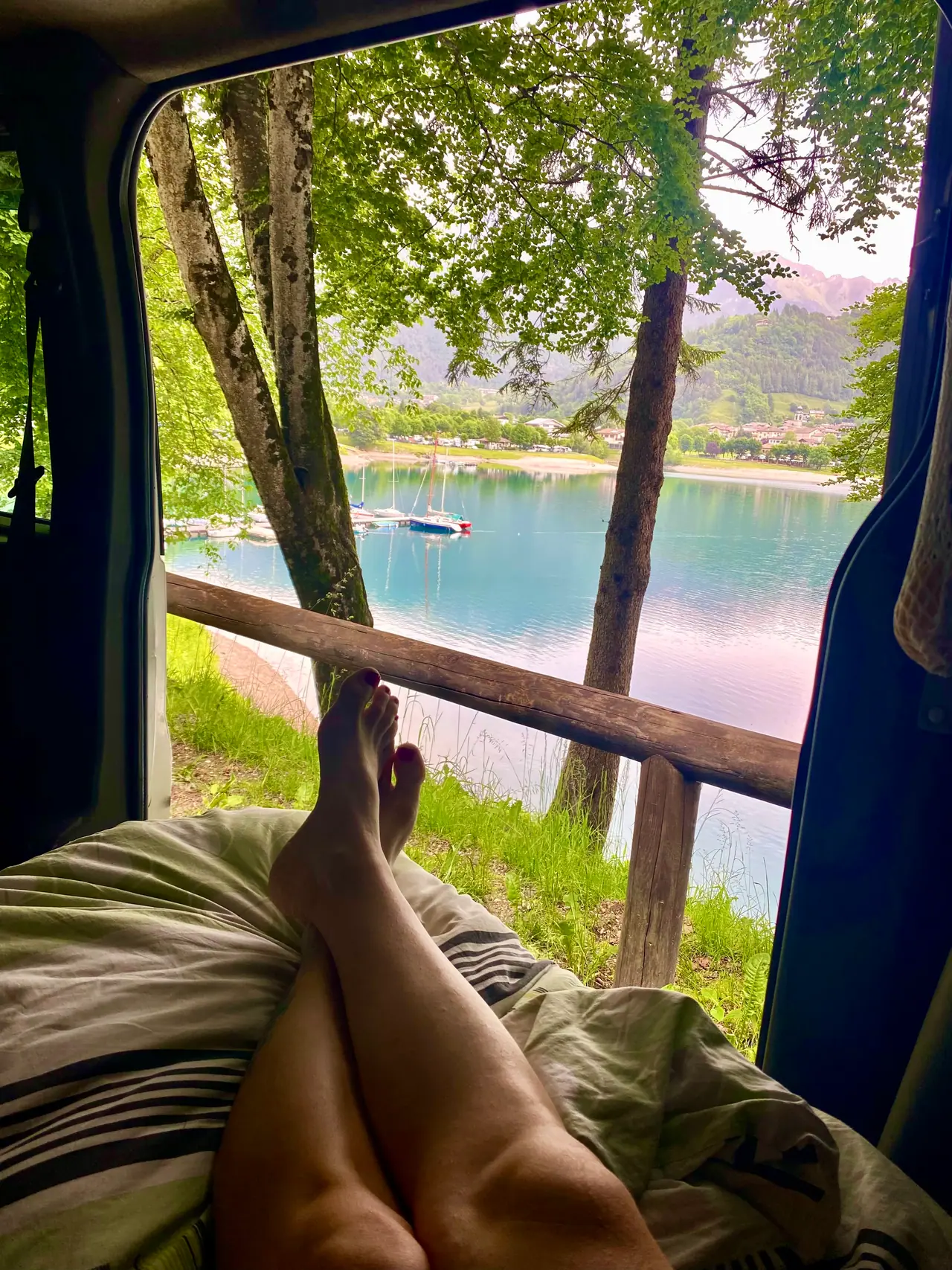 Ranní pohodička s výhledem na jezero