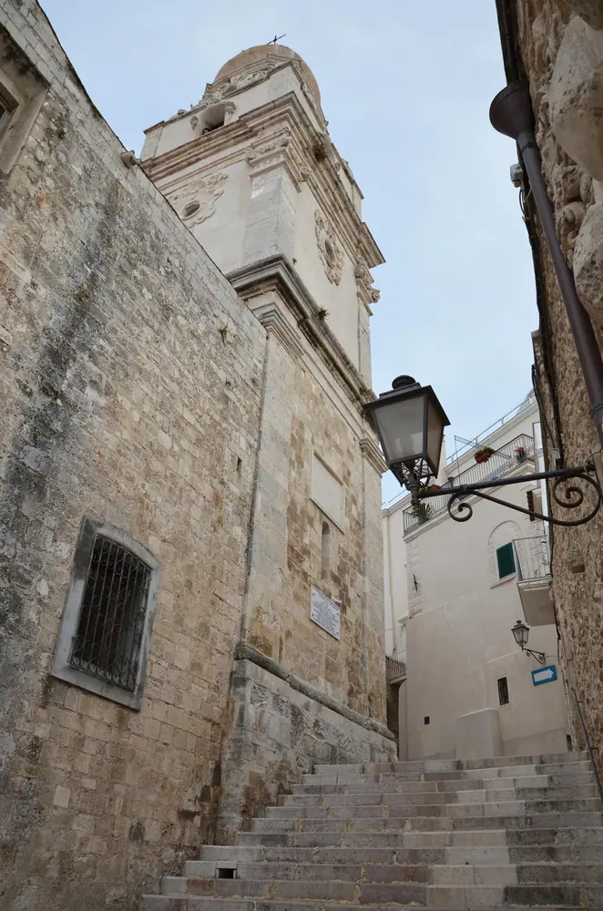 Katedrála Santa Maria Assunta ve Vieste – románský kostel z 11. století v historickém centru města