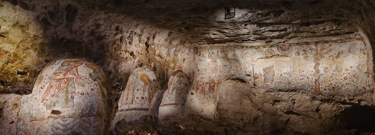 Byzantské fresky z 9. století v jeskynním kostele Cripta del Peccato Originale poblíž Matery zobrazující scény ze Starého a Nového zákona