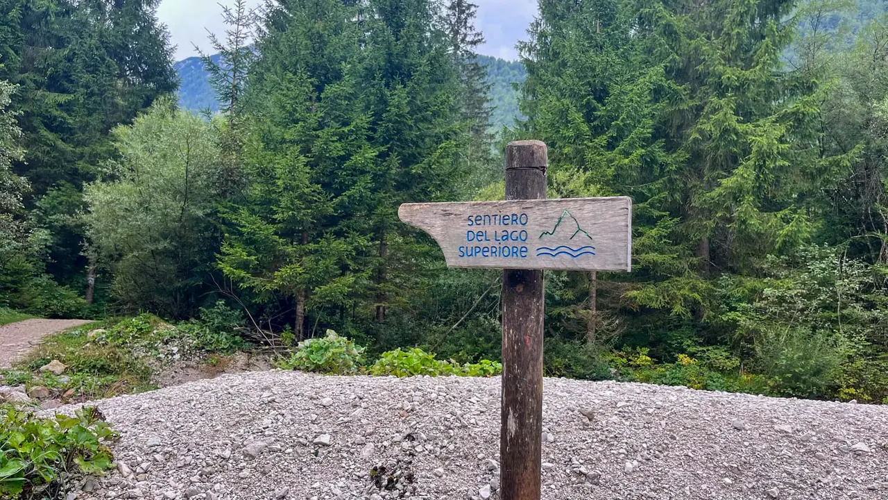 Rozcestník Sentiero del Lago Superiore