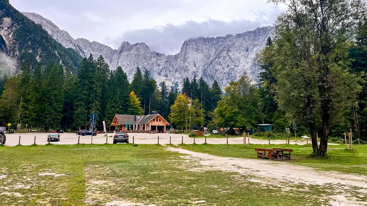 Parkoviště u Lago di Fusine
