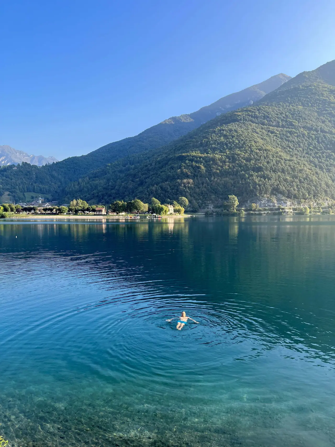 Neuvěřitelně čistá voda v Lago di Ledro