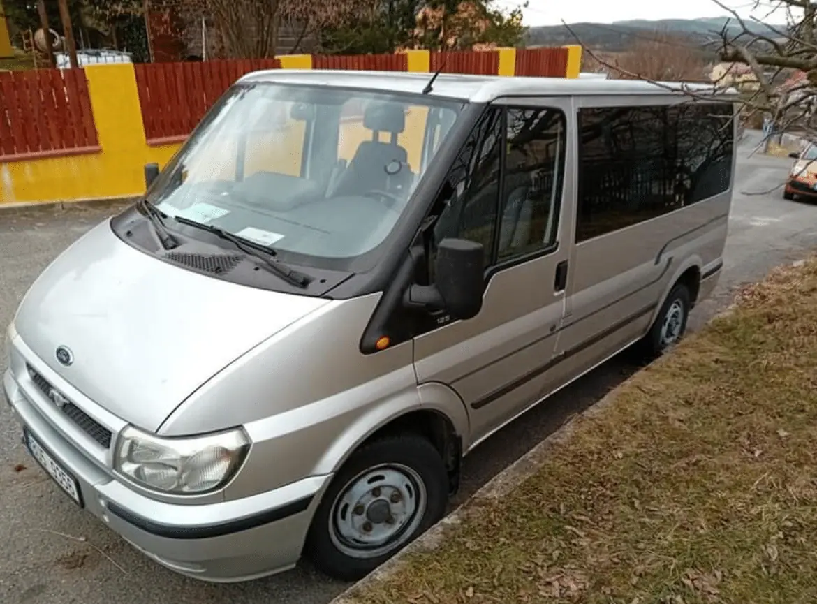 A co si pořídit auto na přespání pro čtyřčlennou rodinu? – fotka 1