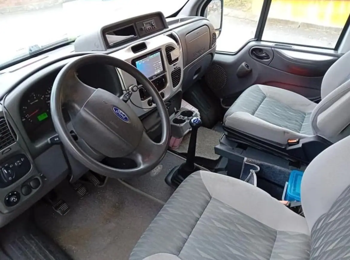 A co si pořídit auto na přespání pro čtyřčlennou rodinu? – fotka 3