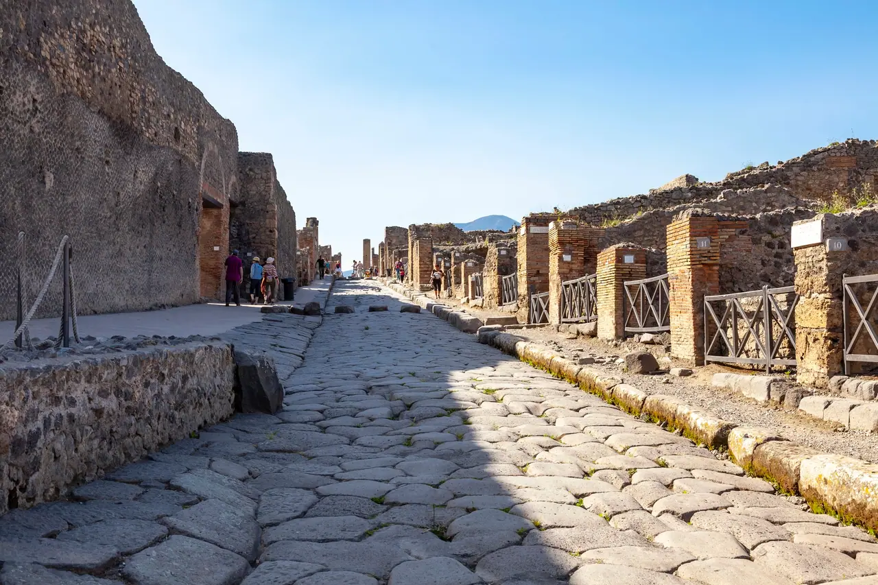 Město Pompeje pohřbené pod vrstvou sopečného popela z Vesuvu